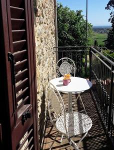A balcony or terrace at CasaLina appartamento a Casale Marittimo