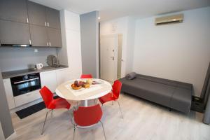 Kuchyňa alebo kuchynka v ubytovaní Apartman Gusar -top position, close to the center and the beach, fully equipped