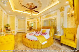 Gallery image of King's Hotel Văn Quán in Hanoi