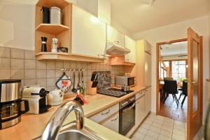 Dapur atau dapur kecil di Ferienpark Freesenbruch Wohnung 1 4 -Ferienzeit