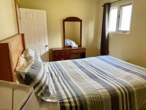 מיטה או מיטות בחדר ב-Bonne Bay Cottages