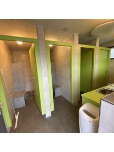 a bathroom with green and white walls and a toilet at IGLUCAMPING Allgäu-Bodensee in Wangen im Allgäu