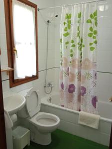 A bathroom at Hotel La Llosona