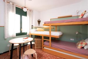 a room with two bunk beds and a table at LG Sea Views in Calafell