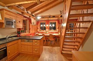 Kuchyň nebo kuchyňský kout v ubytování Chalet Berghof