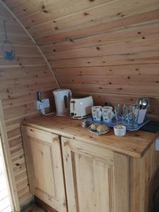 Kuhinja ili čajna kuhinja u objektu Sunny Mount Glamping Pod