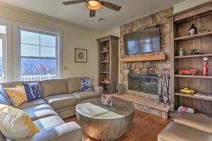 Gallery image of New ! Slopeside Townhome : WFH, Ski, Dine & Hike in Tannersville