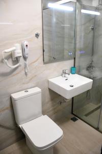 Koupelna v ubytování Theano Luxury Suites Nikiti