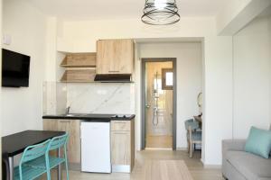 Kuchyň nebo kuchyňský kout v ubytování Theano Luxury Suites Nikiti