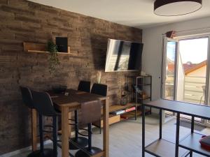 TV a/nebo společenská místnost v ubytování Haus Langweid - Moderne Ferienwohnungen mit Luxus im Inntal