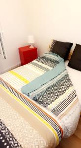 Postel nebo postele na pokoji v ubytování Chambre privée au coeur de Calais