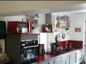 Kuchyň nebo kuchyňský kout v ubytování Chambre privée au coeur de Calais