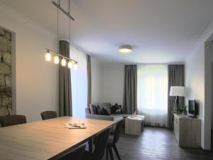 TV a/nebo společenská místnost v ubytování Hotel Rössle