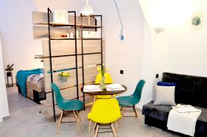 Posedenie v ubytovaní Studio apartment Surf by the sea
