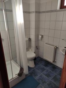 A bathroom at Szent Kristóf Apartmanhotel