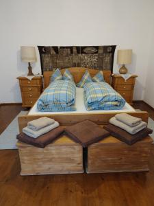 מיטה או מיטות בחדר ב-Cherry Apartman