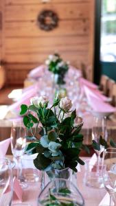 Un restaurante o sitio para comer en Kameňácká myslivna