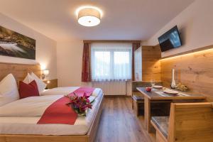 TV a/nebo společenská místnost v ubytování Alpenrose Appartements Burger Evelin