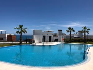 Bazén v ubytování Paradise in Fuengirola nebo v jeho okolí