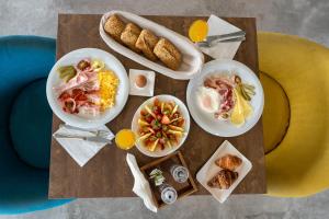 Comida no hotel ou em algum lugar perto