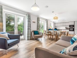 Η κουζίνα ή μικρή κουζίνα στο Chi Gwynn