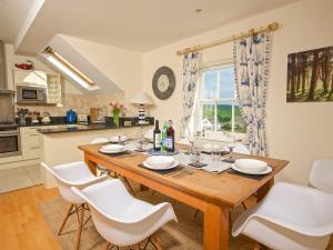Gallery image of Ocean View Apartment in Thurlestone