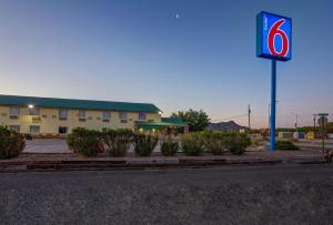 Fotografie z fotogalerie ubytování Motel 6-Truth Or Consequences, NM v destinaci Truth or Consequences