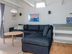 een woonkamer met een bank en een tafel bij 12 person holiday home in Glesborg in Fjellerup Strand