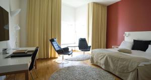Uma cama ou camas num quarto em First Hotel Planetstaden