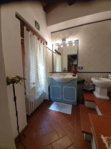 Koupelna v ubytování The Small Castle + 56 fotografií