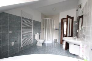Koupelna v ubytování Luxury Apartment in Sumava Mountains + 10 fotografií