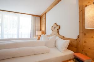 Postel nebo postele na pokoji v ubytování Hotel Walliserstube