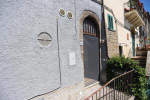 a white building with a door and a window at Casa Patrizia in Capodimonte