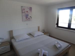 Postel nebo postele na pokoji v ubytování Ilsad apartments - Apartment with pool 80 meters from sea - Great location