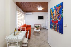TV a/nebo společenská místnost v ubytování (Apt.4) Lofos Apartments in Vergia Halkidiki