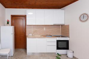 Kuchyň nebo kuchyňský kout v ubytování (Apt.4) Lofos Apartments in Vergia Halkidiki