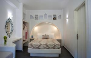Letto o letti in una camera di TheArtemis Perissa