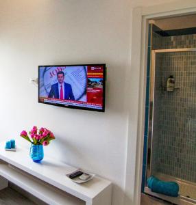 TV a/nebo společenská místnost v ubytování Giulia BB Sorrento