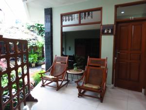 Gallery image of Enny's Guest House in Malang