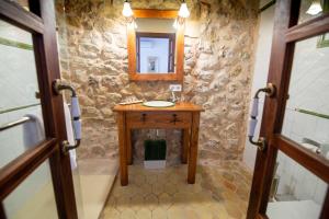 Koupelna v ubytování Petit Caimari - Turismo de interior + 37 fotografií