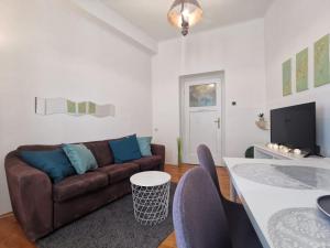 Televízia a/alebo spoločenská miestnosť v ubytovaní Apartment Bačvice in Split