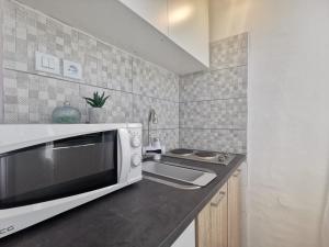 Cucina o angolo cottura di Apartment Bačvice in Split