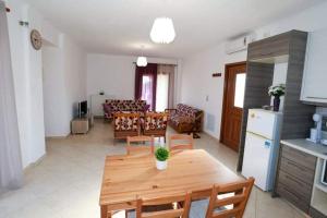 Kuchyňa alebo kuchynka v ubytovaní Martha Apartment