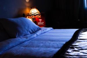 Cama o camas de una habitación en Adham Compound Hotel