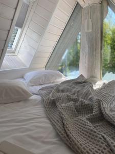 Postel nebo postele na pokoji v ubytování Nordicstay Noarootsi Saunahouse