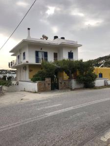 Fotografie z fotogalerie ubytování Villa Koula v destinaci Batsi