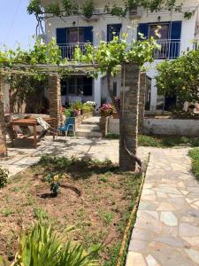 Fotografie z fotogalerie ubytování Villa Koula v destinaci Batsi