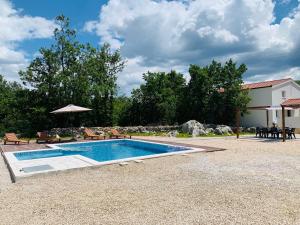 Bazén v ubytování Bonaventura - Countryside Villa near Split with Private Pool nebo v jeho okolí