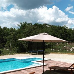 Bazén v ubytování Bonaventura - Countryside Villa near Split with Private Pool nebo v jeho okolí