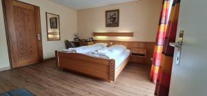 Voodi või voodid majutusasutuse Hotel Falknerei Galina toas